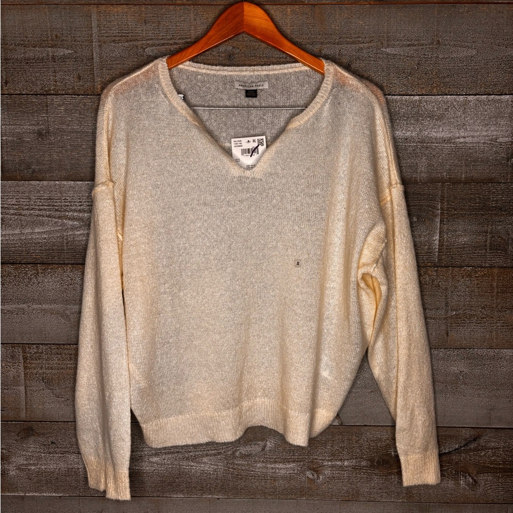 American Eagle off white NWT V-Neck Women's Sweater